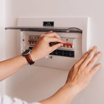 Machined insulation components for switchgear panel boards and busbar supports